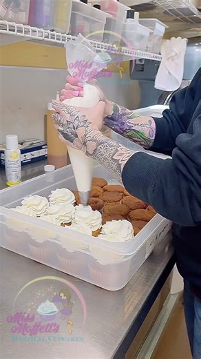 🎃 KETO PUMPKIN SPICE CUPCAKES 🧁✨