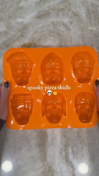 Spooky pizza skulls🍕💀 easy Halloween dinner idea #easyrecipe #halloween #fall2026 #asmrvlog #pizza