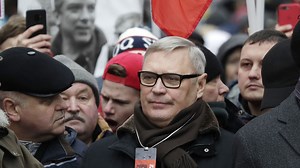 Un autre opposant de Poutine sur la "liste des agents de l'étranger" : Mikhaïl Kassianov en exil