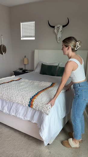 Wildly Woven | Chunky Knit Blankets on Instagram: "Want to learn how to make these blankets? Check out my tutorials linked in my profile, or go to wildleywovenblankets.etsy.com • • #handknitblanket #chunkyknitblanket #chunkyblankettutorial #chenilleblanket #babyblanket #homedecor #diyhomedecor #handmadeblanket #etsycreatorco"