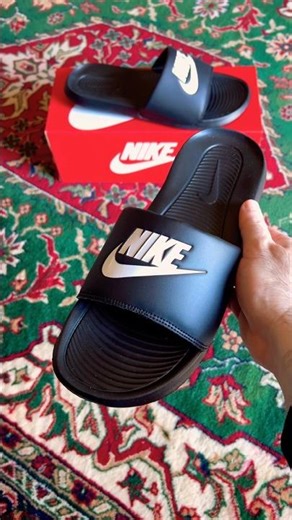 NIKE VICTORI ONE SLIDE