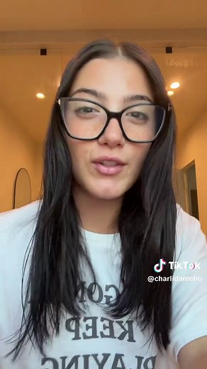 charli d’amelio (@charlidamelio)’s video of charli d'amelio
