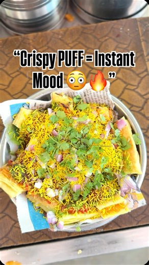Saahil_369 on Instagram: "Day - 04/10 ( Breakfast Or Nasta Points ) ! Crispy bahar 🥐 Spicy stuffing andar 🌶️ Aur garam-garam PUFF ka magic 😳🔥 Veg Puff — simple snack jo har baar VIRAL ho jaata hai 🤤 Chai ke saath ya bina chai… DONO perfect! 👉 Puff ya Samosa? Comment karo 👇 Captured & Edit By :- @viralvolt.co 📍 Location :- Bombay Pao Bhaji Center , Near Haridevjoshi Circle, Jalore ( Raj. ) ! Follow Us @explorewithbunnny & @ilovejalore For More Exploring Content With Us 🥰💫 1. Veg Puff 2.