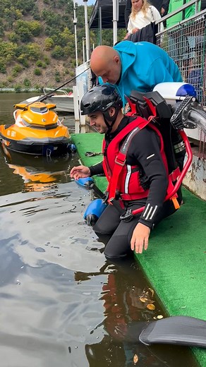 Někdy do toho jdeme přímo po hlavě, ale tak to má být! 🌪️ #jetpack #flyboarding #adrenalin #flyboardcz #jetpack #hoverboard #fly #letajiciboty #tryskovybatoh #letajicisedacka #tryskoveprkno #board #darek #darekprodva #darekpromuze #adrenalin #darek #superdarek #adrelanovydarek #tryskoveboty #zazitek #vodnisporty #vodnisport #Vanoce #vanocnidarek #copidstromecek #darekprokazdeho | Flyboard.cz