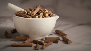 Mulethi For Reducing Dark Spots: Expert Explains How It Reduce Hyperpigmentation And How To Use It