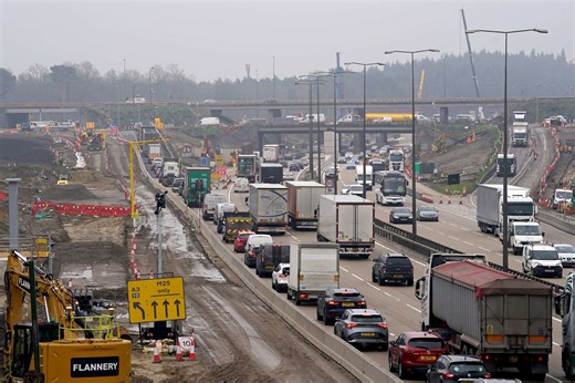 Section of M25 closed with major disruption expected on diversion route