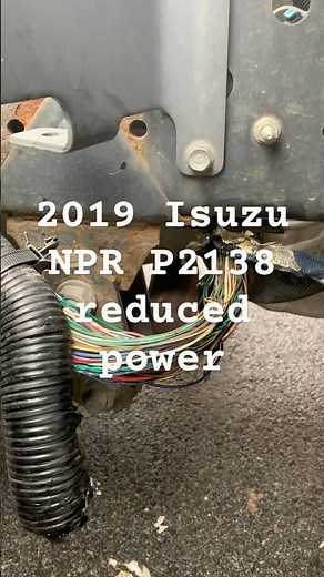 2019 Isuzu NPR box truck 6.0 losses acceleration P2138 #automobile #isuzu #mechanic #isuzudmax #diy