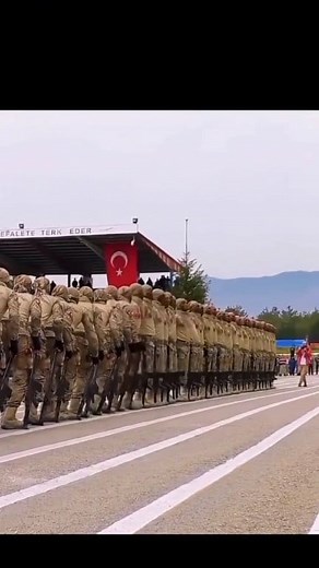 12M views · 185K reactions | Keren parade anggota militer Turkey satu gerakan  #militer #turki #parade #army #fbpropemula #reelsfyp #trendingviral | Rahim Doe | Facebook