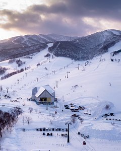 Rusutsu Resort info! From tomorrow the 9th of December all three mountains will be connected and Night skiing will start as well!!! West Mt., East Mt., and Mt. Isola will be connected by gondolas and lifts making access quick and easy! There are a total of 8 lift/gondolas in operation and a total of 13 courses that can be skied. Please see the lift schedule for details (the shuttle bus from the hotel to Isola is no longer available or needed from the 9th). Here is a great overview of the expansi