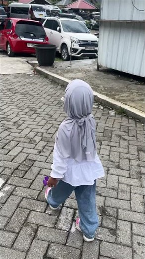 Shanum is sad because she can't get a seat 🥺🥺🥺 #shorts #numnum #funny