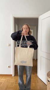 She’s the girl who reads in cafés ☕️, wears her favorite scent, and carries stories in her bag. The Artsy Tote isn’t just a tote, it’s her signature. 💫 | The Tote Library