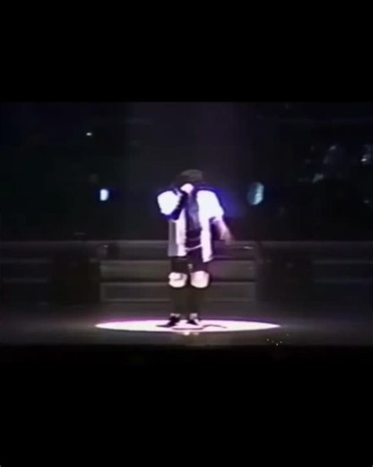 Michael Jackson – Dirty Diana live at Wembley 1988 (Princess Diana present)