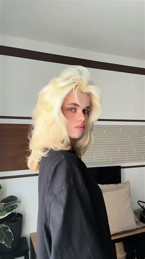 Tutorial für voluminöse Haare mit Staubsauger Frisur