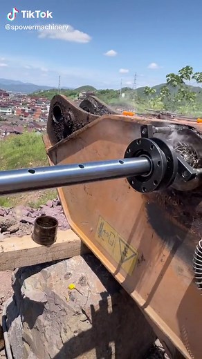 Line boring an excavator boom on-site #lineboringmachine #lineboringbar #lineboringservices #boringmachine #spowerlineboring #spower #excavatorlife