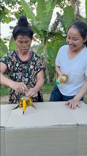 The greedy young girl dragged the poor old woman along just for a bigger gift.#😦shorts