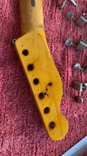 Project 2.5 Heavy Relic: tuner pegs install . #customguitar #relic #luthier #guitar