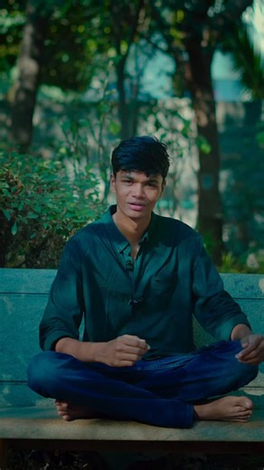 Kabilan on Instagram: "Sathiyama ipdi oru kadhairukumnu edhirpakla nan😭🙏🏻 Bluetooth-ku yen Bluetooth nu per vachanga nu theriyuma? Oru technology rendu devices-a connect pannum, aana adha yen “neela pallu” nu koopidanum? Idhuku reason therinjukanumna namma 10th century-ku poganum. Appo oru Danish king irundhar — Harald Gormsson. Avaroda oru pallu injury nala dark-aa, blue-aa maariduchu. Andha reason-nala makkal avarai Bluetooth nu koopida aarambichanga. Aana Harald Bluetooth pallukaaga mattum