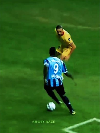 🔥 Balotelli Humiliates Defenders with Pure Skill! 😱