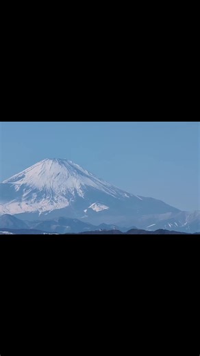 ✨ちぃ散歩✨ 日本が誇る世界文化遺産 「富士山」 誰もが知る日本一の富士山 片瀬西浜・鵠沼海水浴場(くげむま)から観た景色です マリンスポーツを楽しんでありましたよ🥶寒そう💦 富士山パワー頂いてくださいね #富士山 #世界遺産 #海水浴場 #日本の風景
