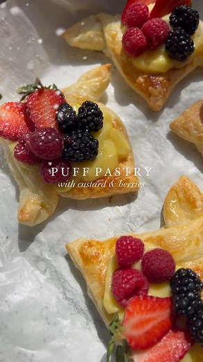 The perfect spring baking recipe 🌸🥐 Light, fluffy & sweet, these pretty little pastries are so simple to make and the perfect addition to any brunch or spring party ✨ HOW TO MAKE 🍓 1 sheet of puff pastry, cut into 6 square sections 1 egg, beaten 1 tbsp granulated sugar 1 packet instant vanilla pudding mix 3 cups cold milk 🐄 Handful of mixed berries 2 tbsp powdered sugar 1. Preheat oven to 350 degrees F. With your pastry sheet rolled out flat onto a baking sheet, cut it into 6 even squares. M