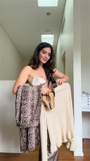 Haneen on Instagram: "Haven’t worn these pants since 2018, safe to say snake print is back !! Outfit deets in my bio . . . classy outfit, minimalist, fashion blogger, ootd, daily outfit ideas, lookbook, fashion tips, styling, how to style, pinterest aesthetic, casual chic, GRWM, outfit recap, old money, fashion inspo, European style, classy look, summer fashion outfit ideas, trendy, capsule wardrobe, aesthetic , chic , Sydney , Australia , Sydney blogger , outfit ideas , outfit of the day , mini