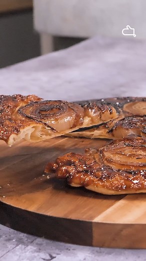 Cette tarte tatin est à tomber ! Et le tout pour moins de 5€ 😍 La recette détaillée : https://bit.ly/3HkBd2v | Marmiton