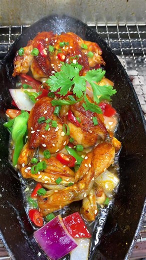 Ếch này không ngồi đáy giếng, ếch này ngồi trên chảo gang ngập sốt siêu dính! #amthuctrunghoa #ech #foodvlog