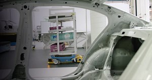 NVIDIA ロボットが BMW 工場で材料を自律的に運搬