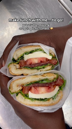 one thing about me is if it's summertime I'm outside, that's why these perfectly portable #HelloFresh sandwiches are the best💚 btw they're on the menu next week 👀 | HelloFresh