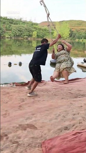 Pangya is so popular, many chase her to play! #Swing on Water #Watch and Laugh Again