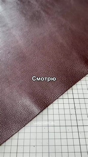Пока слушаешь историю, лови 3 факта о нас, в которые трудно поверить (№3 выносит мозг): 🍌 Радиационный десерт: Обычные бананы слегка радиоактивны. В них столько калия, что если съесть 10 миллионов штук за один присест, можно получить смертельную дозу радиации. Но не переживай — твой желудок сдастся гораздо раньше. 🦈 Древнее деревьев: Акулы появились на Земле раньше, чем деревья. Первые акулы бороздили океаны около 400 миллионов лет назад, тогда как деревья «сообразили» вырасти только через 50 