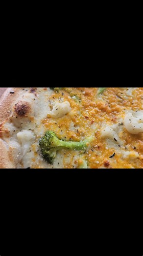 We are at The Local Tap & Grill tonight from 4-8pm. Great food and beverages, Entertainment and the best sunsets on Mosquito Lake Call ahead 330-716-8026 | Fresh To Fire Wood Fired Pizza