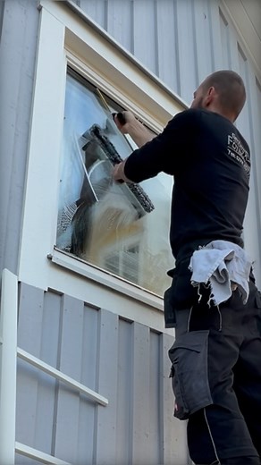 Genberg Fönsterputs on Instagram: "🪟💦 . . . #fönsterputs #fönsterputsning #renafönster #rutavdrag #unger #ungerninja #moerman #maykkerproducts #maykkersilencer #telesteps #windowcleaning #windowcleaner #strömstad #tanum #sotenäs #uddevalla"