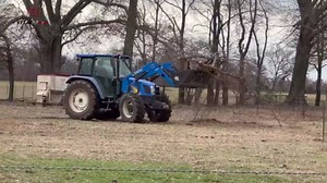 Amazon.com: YITAMOTOR Clamp on Debris Forks for 48'' Bucket, 2500 lbs Heavy Duty Quick Attach Tractor Bucket Pallet Forks for Skid Steer Loader Bucket Tractors, for Removing Limbs, Yard Waste and Debris : Patio, Lawn & Garden