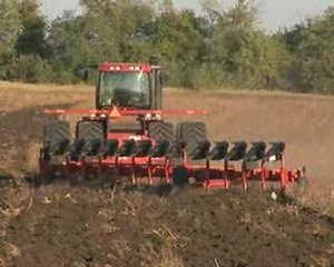 Gregoire Besson plough in action