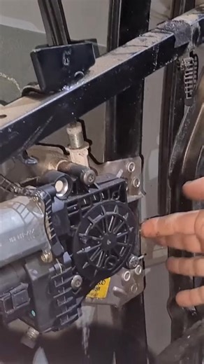 Repairing An AUDI'S Broken Window | Voov Auto Repair