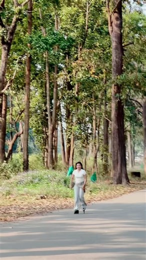 Skater girl walk like this😗#fypシ゚viral🖤tiktok #skatergirl #butwalmuser🇳🇵 @kala @Skater safal 🤙🏻🔥 @Bipin_Magar @eSmI...🧸🫶