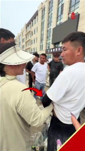 Inilah Alasan Orang China Memasukkan Tangan ke Dalam Baju Saat Belanja!
