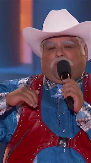 Don Cheto, Rastacuando and Franco Escamilla improvise at the Radio Awards | EstrellaTV
