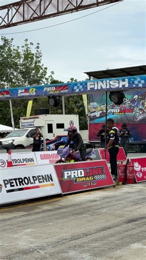 bila dia pakai kaler terung macam ni,terus rasa macam dia sorang je kat Malaysia,rare betul!#rxz