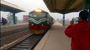 Super Fast Bullet Train Of Pakistan In Action 😱🇵🇰 | Pak Rail