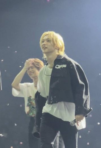 Stray Kids Felix Shows Off His Impressive Abs