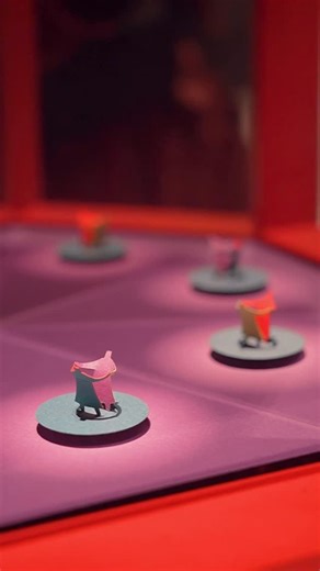 Azabudai Hills / 麻布台ヒルズ on Instagram: "くるり子ができるまで。 今年の「CHRISTMAS HILLS 2025」のキービジュアルを飾るのは、音楽が聴こえているかのようにリズムに合わせてくるくると踊る、「くるり子」たち。 くるり子たちの展示「Christmas Street」がどのように生まれたのか。 音楽、照明、機構デザインなど、様々なプロフェッショナルが集まり設計した、制作の裏側を公開します👀 神谷町駅前広場など麻布台ヒルズの各所では、40もの小さなストーリーを描く、小さなくるり子たちが一堂に集まり、音楽に合わせて踊ります。 それぞれのキャラクターをイメージしたオリジナルの音楽にもぜひ注目しながら、くるり子の不思議な世界を体験してみてください。 ーーーーーーーーー 🎄Christmas Street🎄 日時：～12月25日(木) 8:00-23:00 場所：神谷町駅前広場、ガーデンプラザ C B1 麻布台ヒルズ マーケット前、タワープラザ 1F ペリカンカフェ横 ーーーーーーーーー #麻布台ヒルズ #azabudaihills #chri