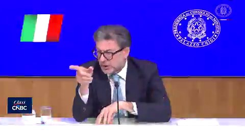 Il ministro Giorgetti all'inviata di Class CNBC, @landau_janina, dopo l'approvazione del Dfp: "I dati del debito risentono ancora del Superbonus, ci pesa per 40 miliardi nel 2026".Sulle nomine delle partecipate pubbliche, invece, il ministro dell'Economia spiega che bisognerà decidere "a brevissimo" sulla guida di Consob e Antitrust, mentre ringrazio la Di Foggia per "aver rinunciato" all'indennità di fine rapporto con Terna da 7,3 milioni di euro, accettando la presidenza dell'Eni.