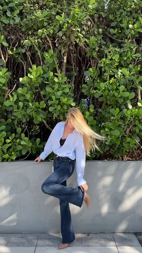 119K views · 5.4K reactions | Sing with Karolina Protsenko on the Pacific Ocean shore. Emotional Performance. | Barvina | Facebook