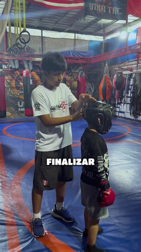 🥊 Acompáñame a un día de entrenamiento de boxeo para niños en Inkatac Warriors 🥊 Clases dinámicas, seguras y guiadas por profesionales 👊 Aquí los niños desarrollan disciplina, confianza y condición física mientras se divierten. 🔥 Entrenamientos para niños y niñas 🏆 Formación deportiva desde temprana edad 📍 Inkatac Warriors 📲 ¡Escríbenos ya! #boxing🥊 #boxeo #ClasesDeVerano #PuentePiedra #parati