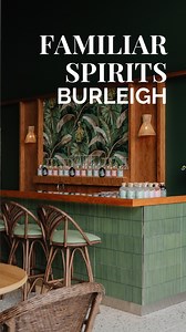 Say hello to Familiar Spirits 👋 This boutique Burleigh distillery is ready to serve up some seriously elevated sips, paired with small plates and desserts that are nothing short of liquid gold 🫶 Yes, it’s the dream we’ve all dreamed – and it’s about to become our new favourite spirit-ual retreat 🍹 | Inside Gold Coast