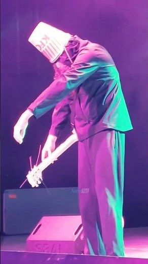 Buckethead GLITCHING on stage 😳 #guitar #music #buckethead #shorts #unmasked #gunsnroses #smooth