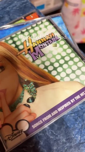 I remember when I got a cd player for Christmas 🥲 #2000snostalgia #fyp #nostalgiacore #hannahmontana