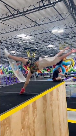 BLINK AND YOU’LL MISS THIS TRAMPWALL TRICK 🤯 Cirque du Soleil O Acrobat At LVCC